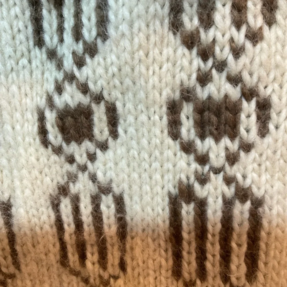 “HAND KNIT” Vintage Beige and Brown Patterned 100% Wool Sweater. - Picture 11 of 12
